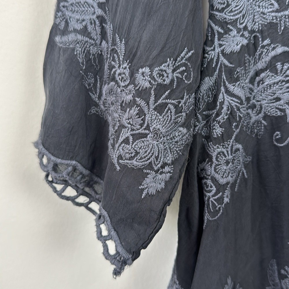 Johnny Was Leaf Garden Embroidered Toe Back Shark Bite Tunic. Size Small. - Picture 7 of 12